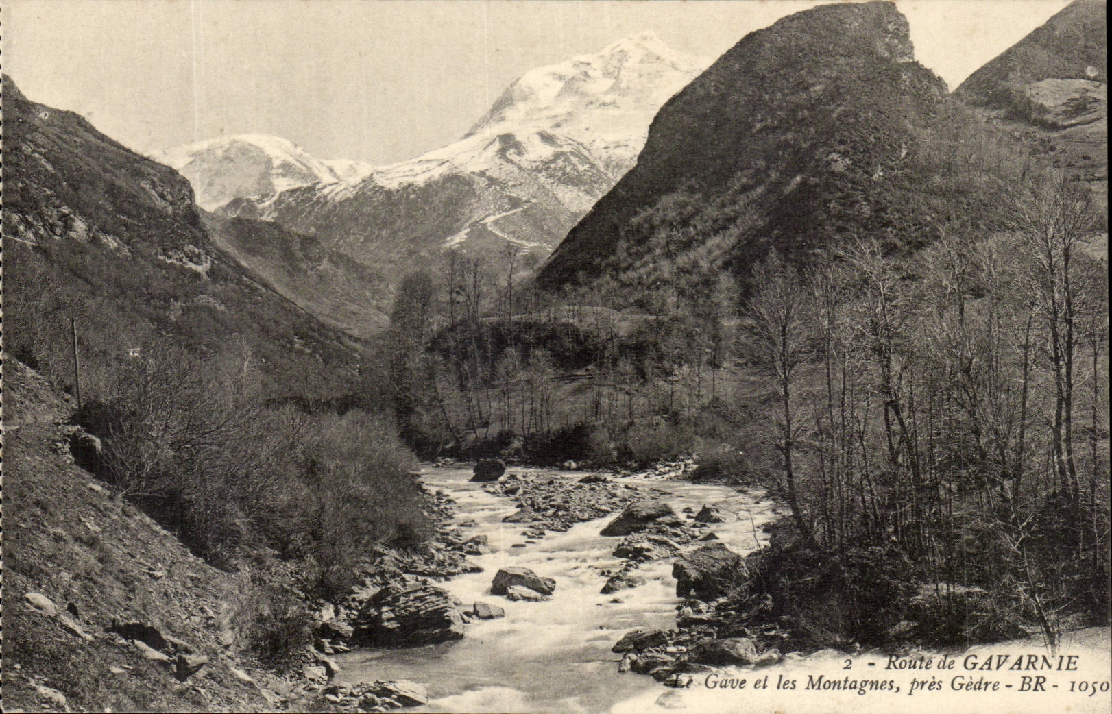 CPA Road of Gavarnie Gave and mountains close Gedre