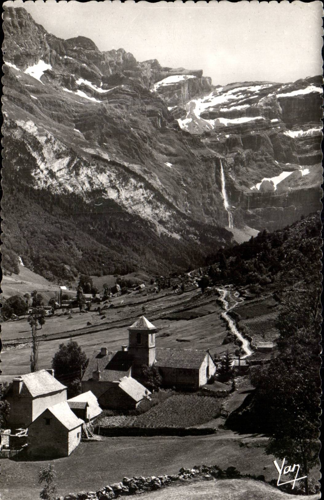 CPSM Gavarnie the church Way of Spain and the circus