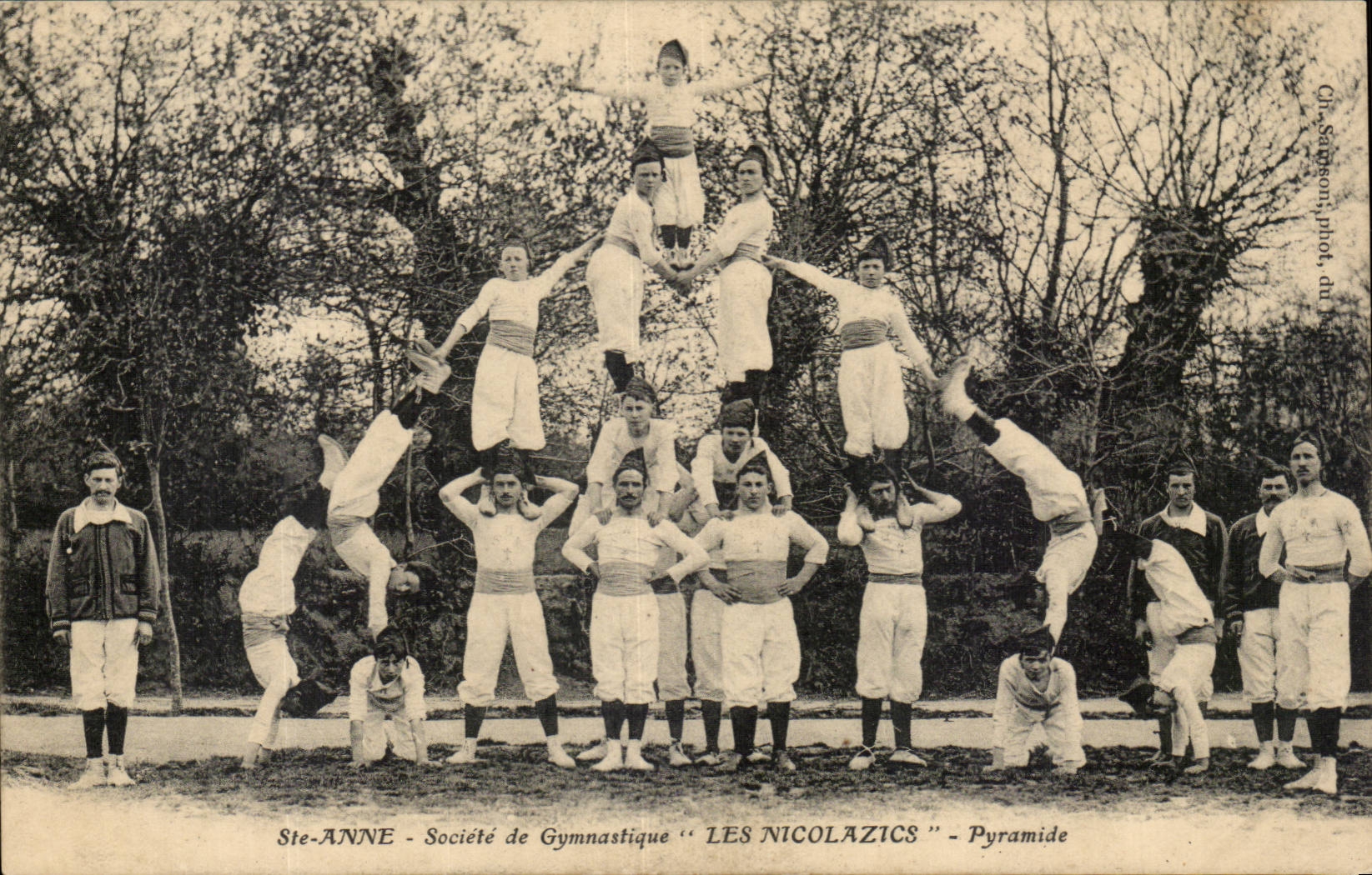 Saint Anne d' Auvray CPA Company of Gymnastics Nicolazics Pyramid TOP