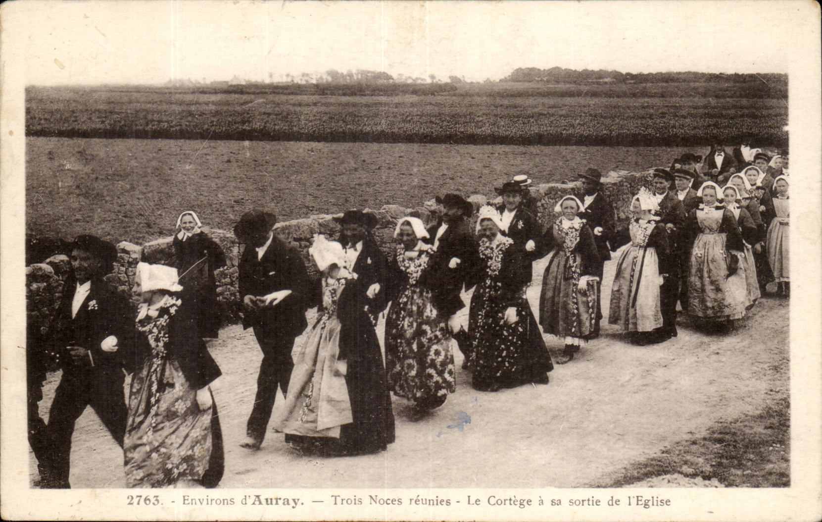 Surroundings of Sainte Anne d' Auray CPA Three joined together weddings the procession at the exit of the church