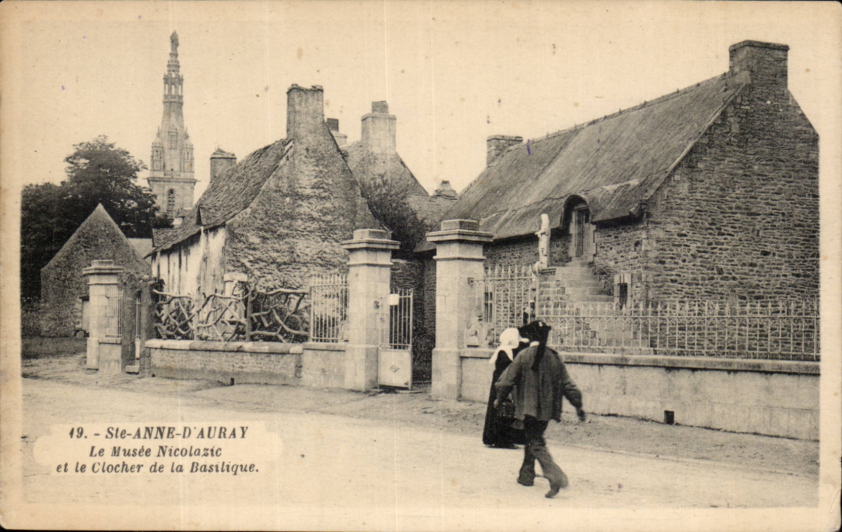 Sainte Anne d' Auray CPA the museum nicolazic and the bell-tower of the basilica