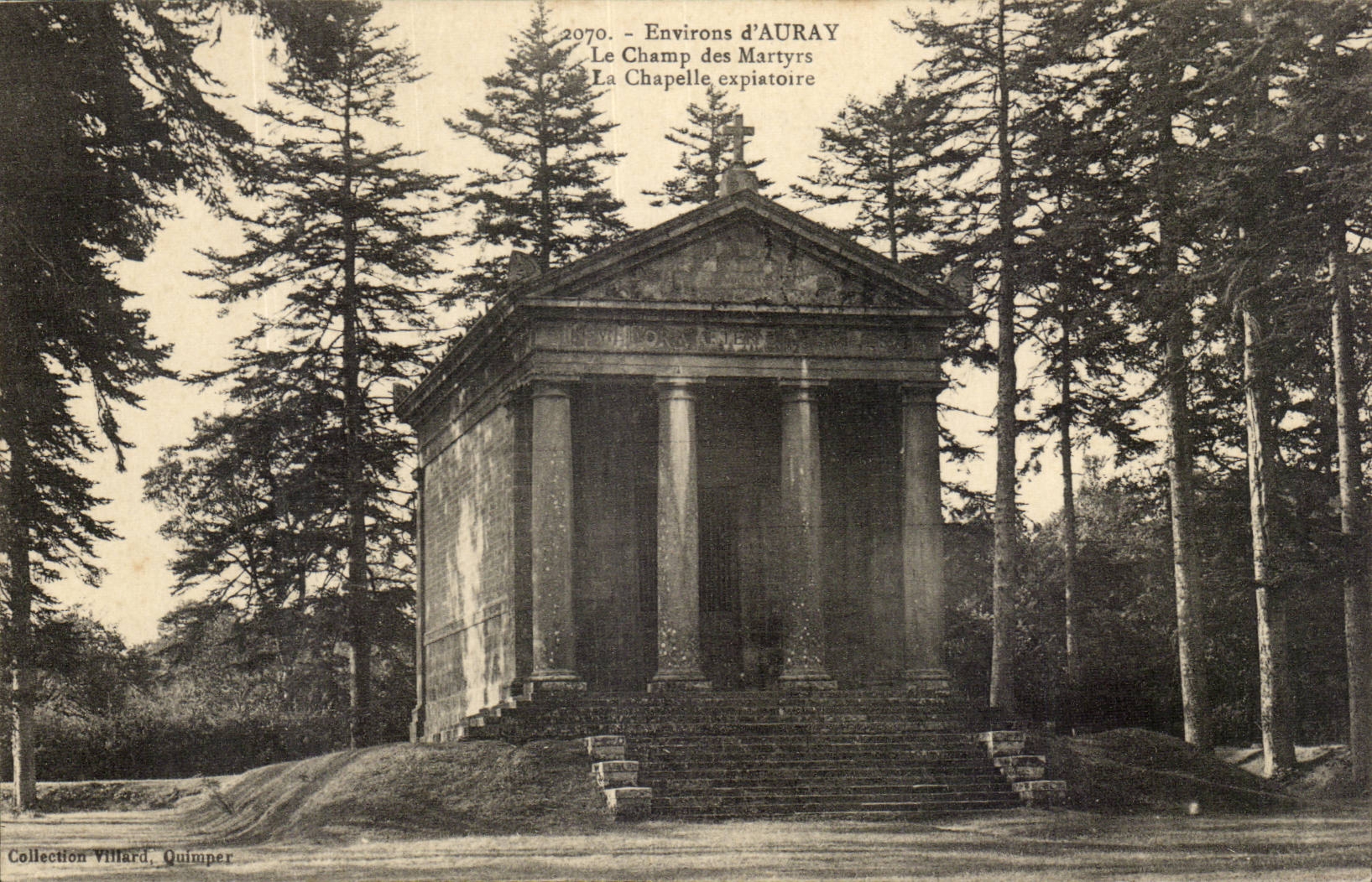 Umlagerungen von Saint Anne d Auray CPA das Feld der Martyrer das Wolbung expiatoire