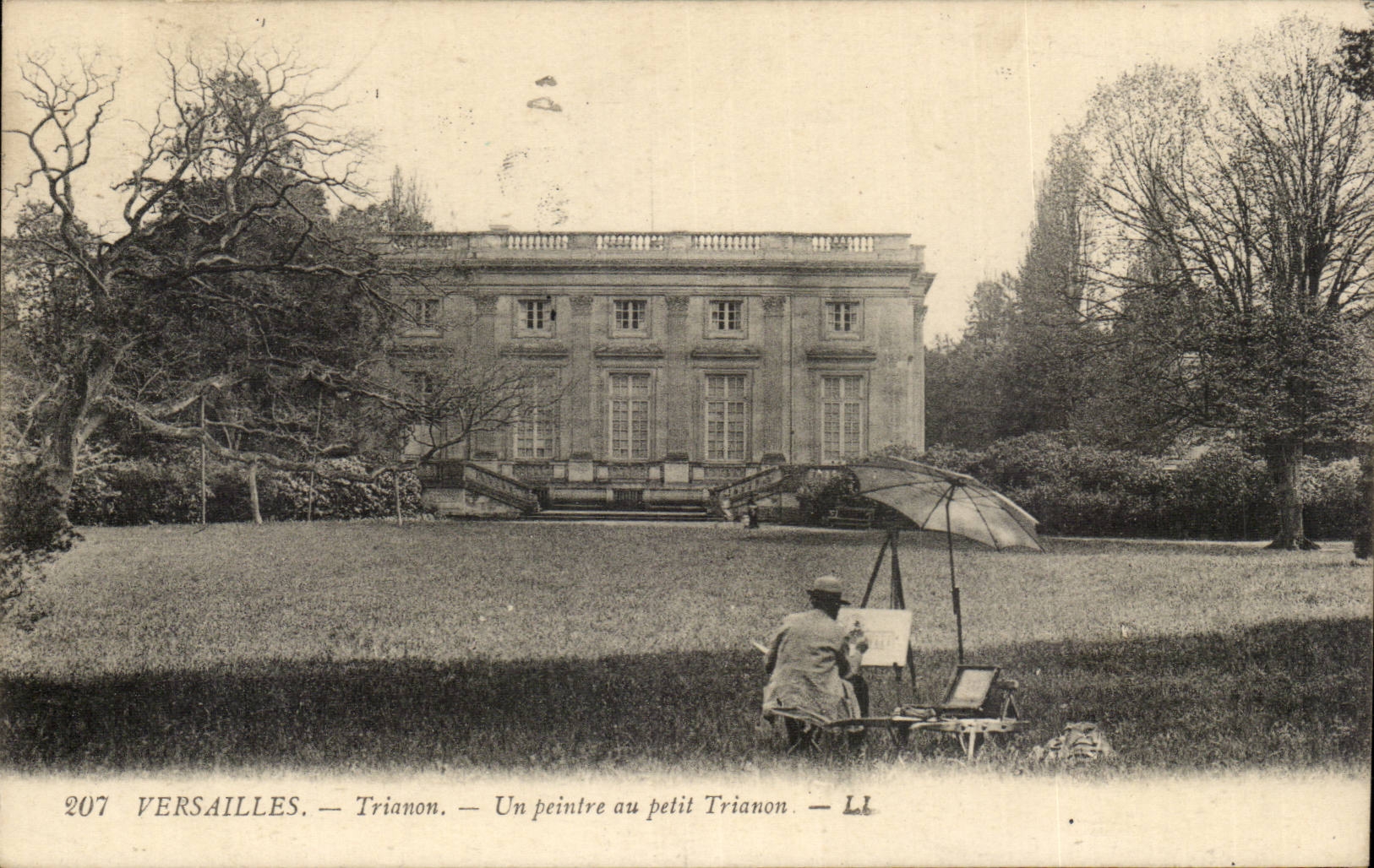 Versailles CPA TRianon a painter in small TRianon