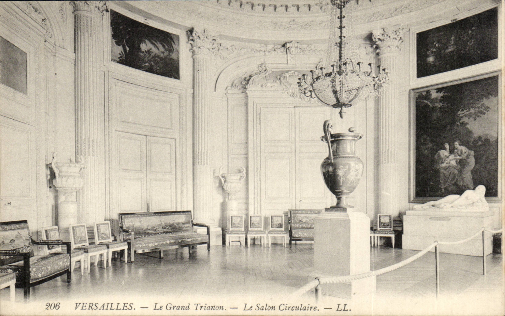 Versailles CPA Large TRianon the circular living room