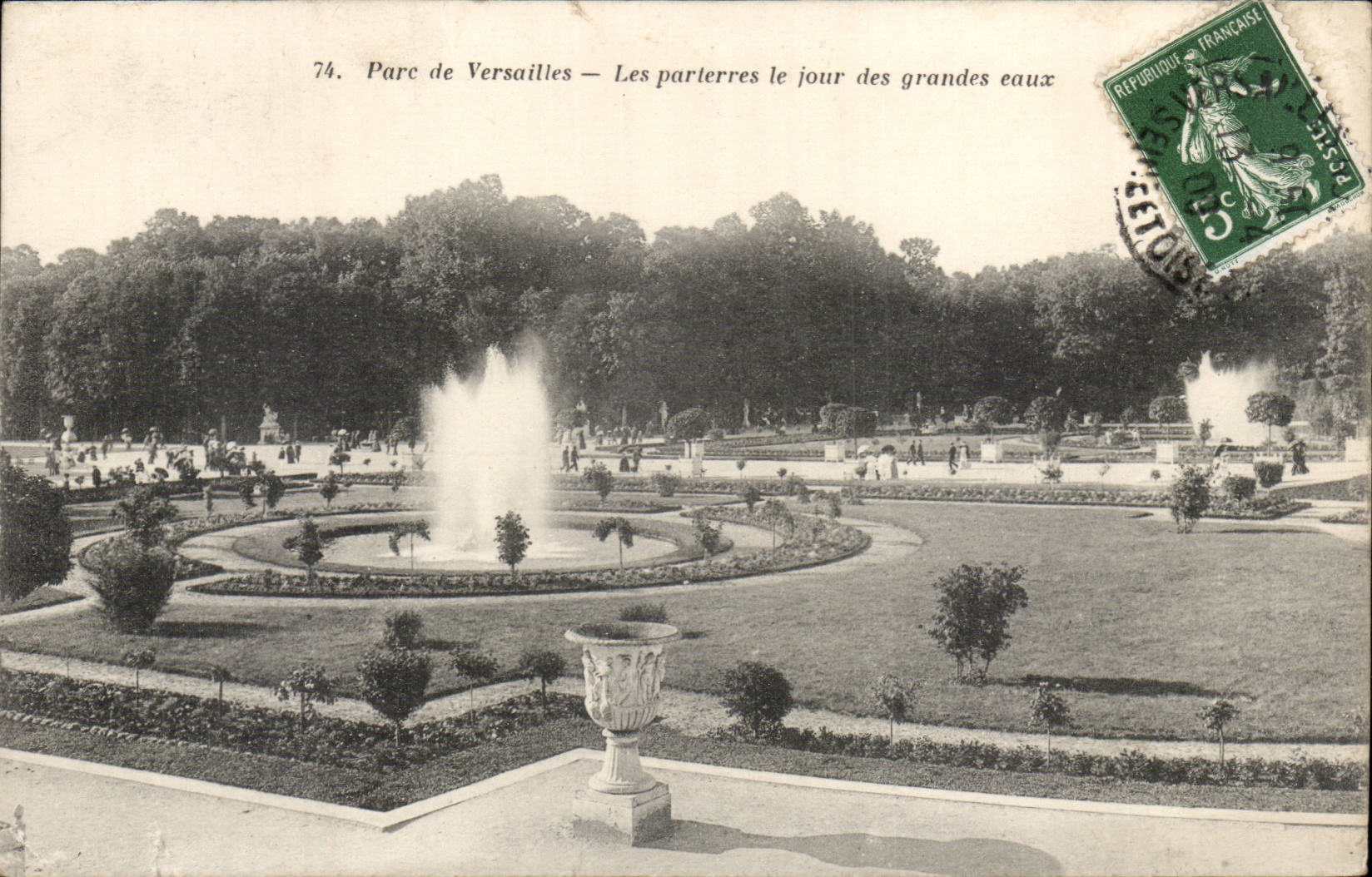 Park of Versailles CPA floors the day of large water