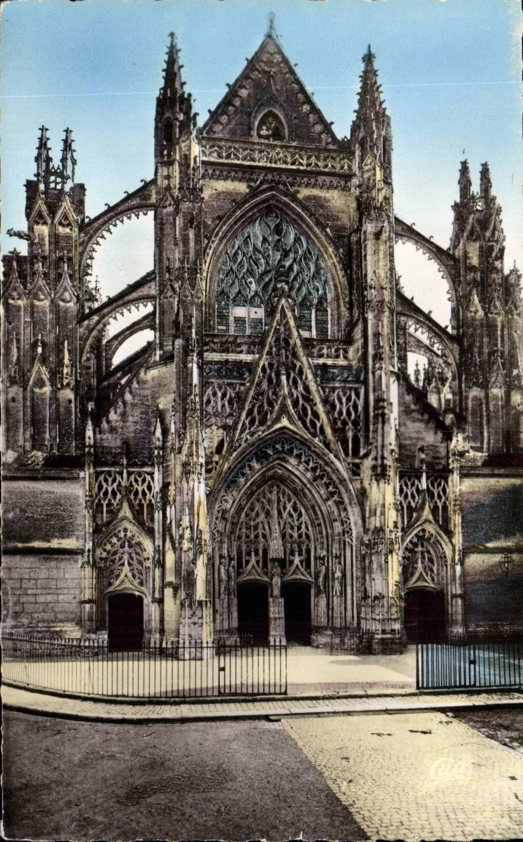 Vendome CPA Porte d'entree de l'eglise de la Trinite