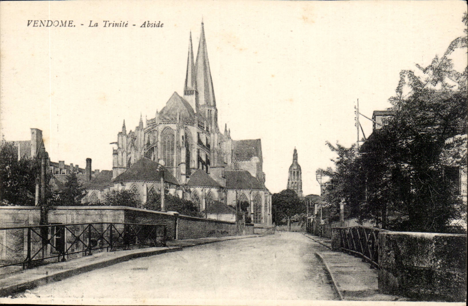 Vendome CPA La Trinite Abside