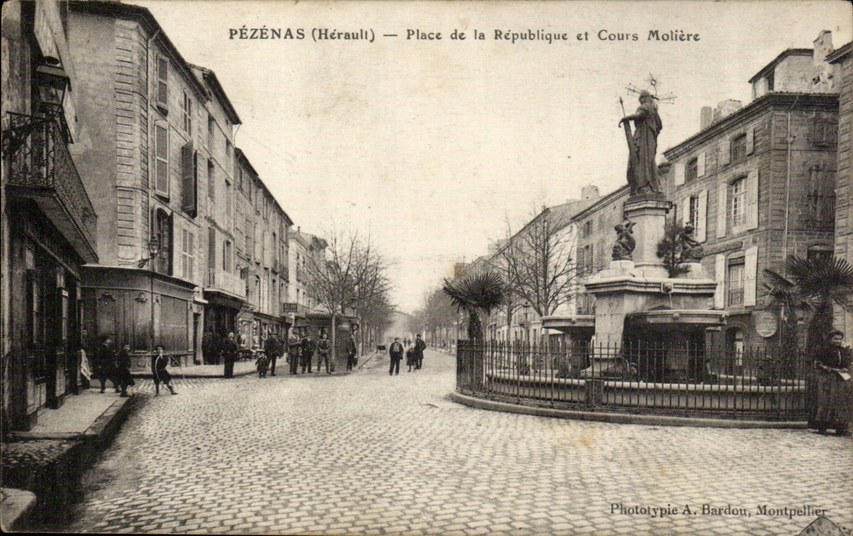 Pezenas CPA Place de la Republique et cours Moliere