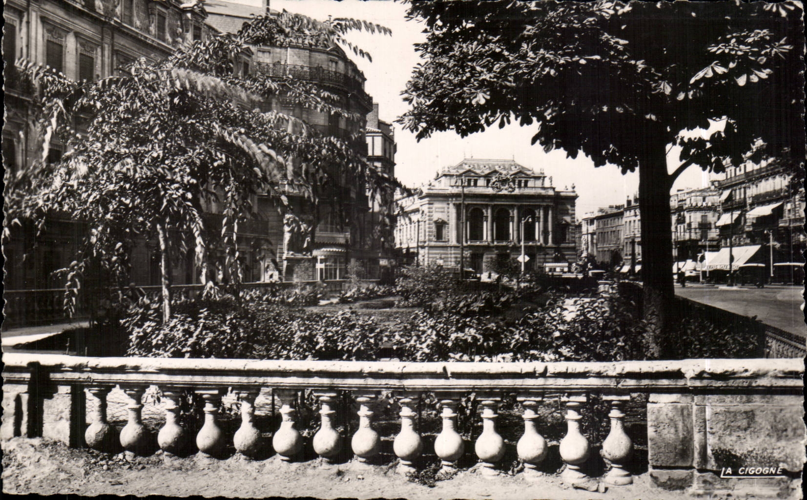 Montpellier CPA La place de la Comedie