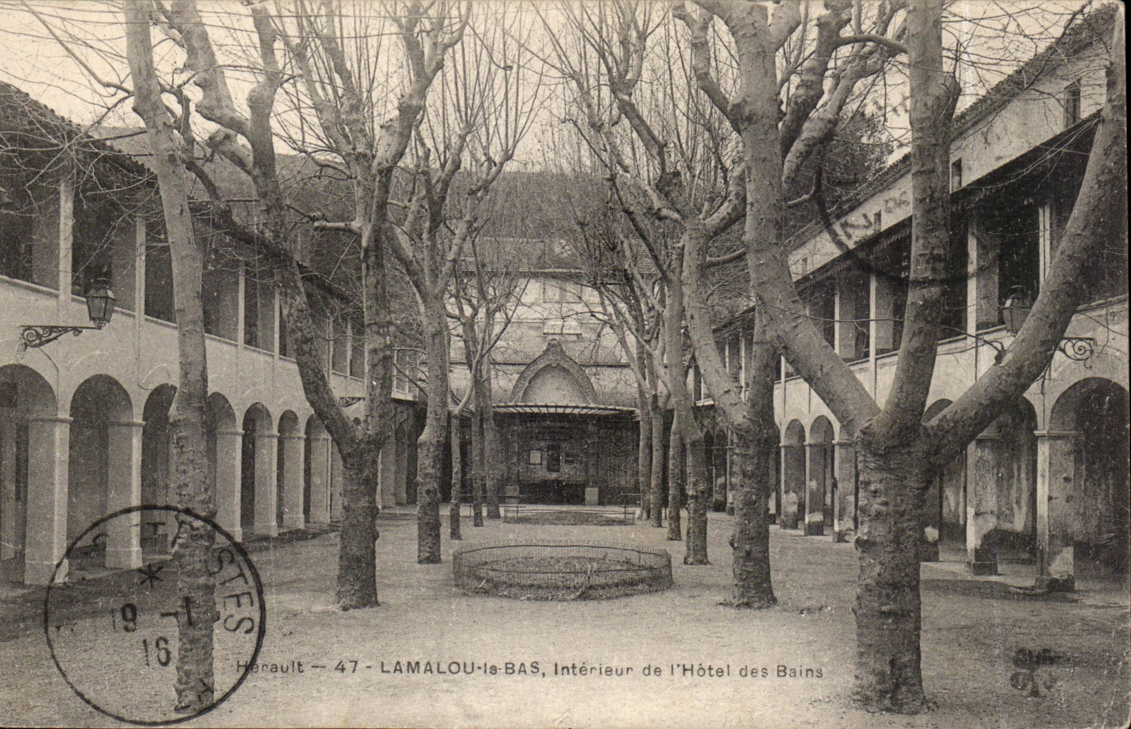 Lamalou the Low Interior CPA of the hotel of the baths