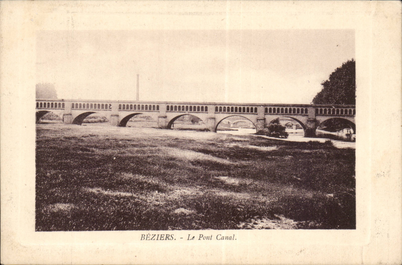 Beziers CPA the bridge canal
