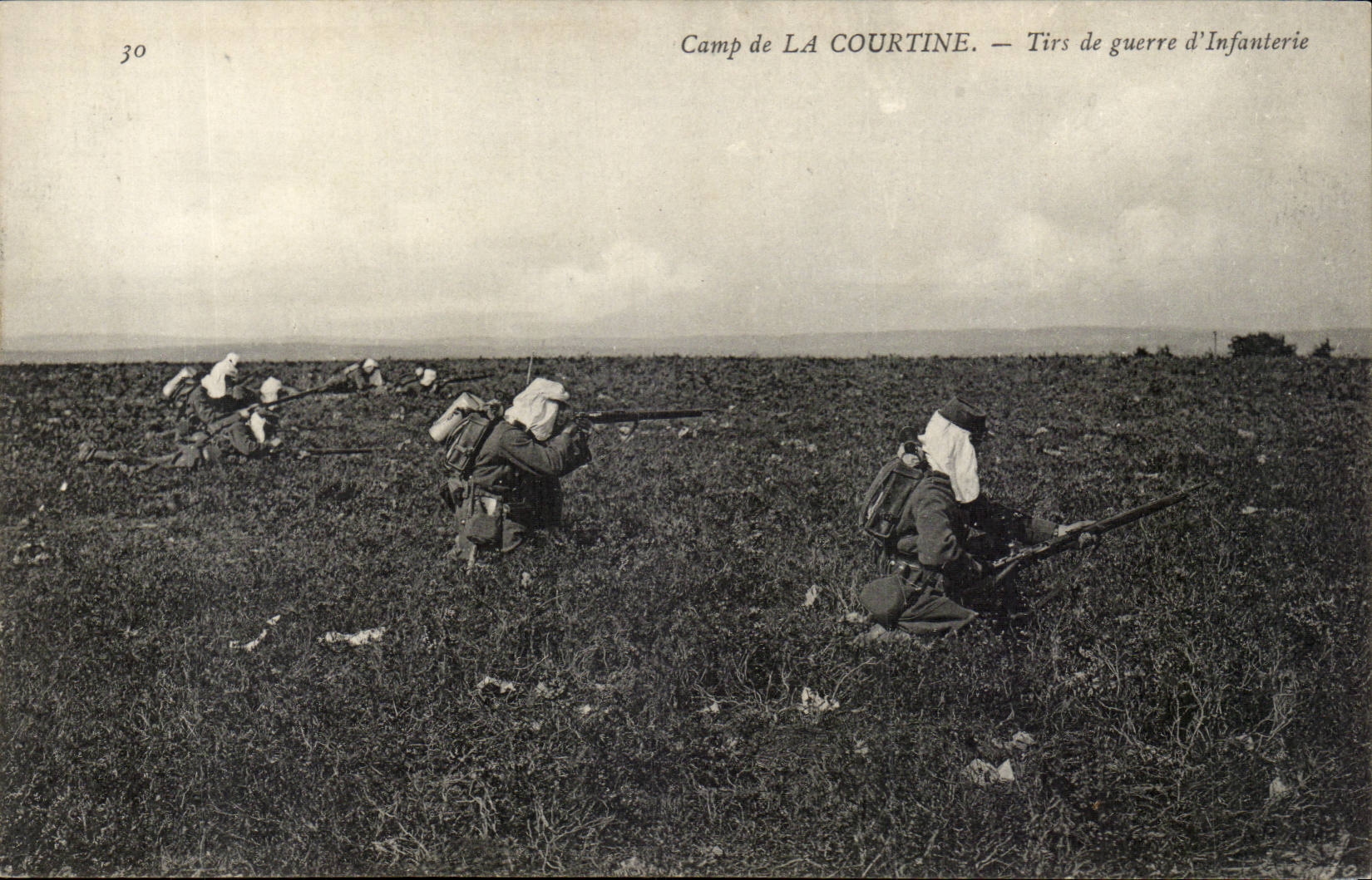 CPA Lager von Courtine TIR des Krieges der Infanterie (militaria) graben