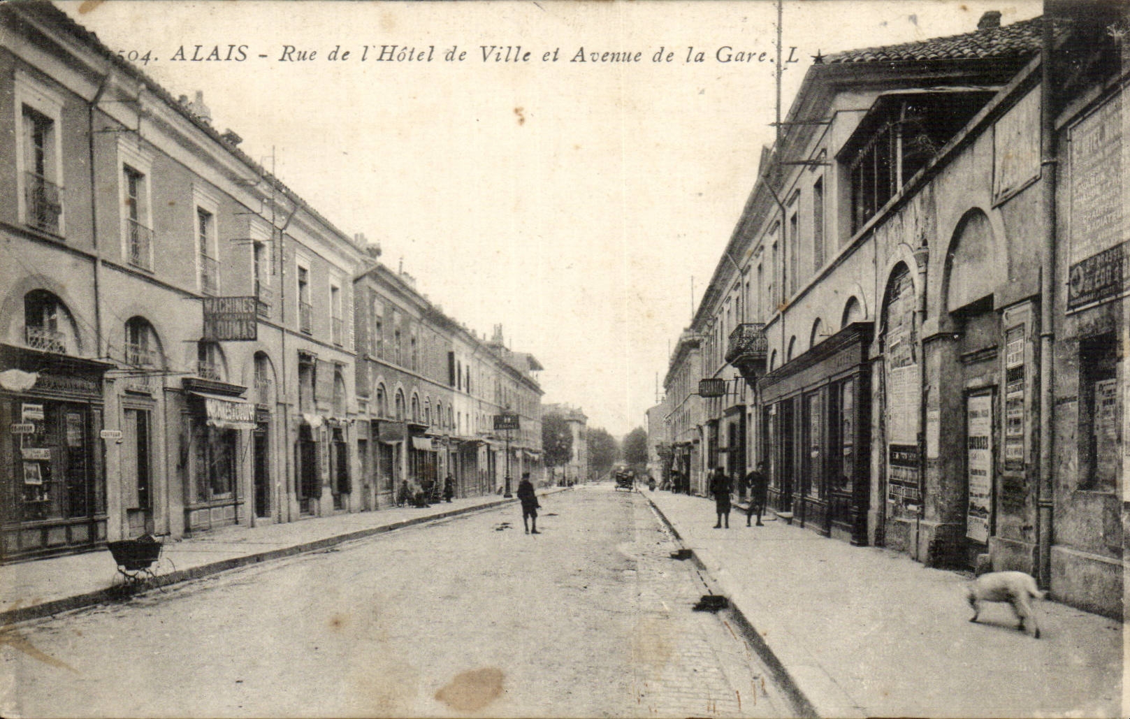 Went CPA Rue of the town hall and the avenue of the station
