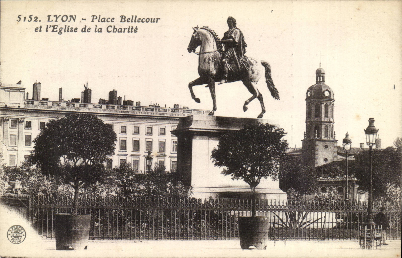 CPA Lyon Places Bellecour and the church of charity