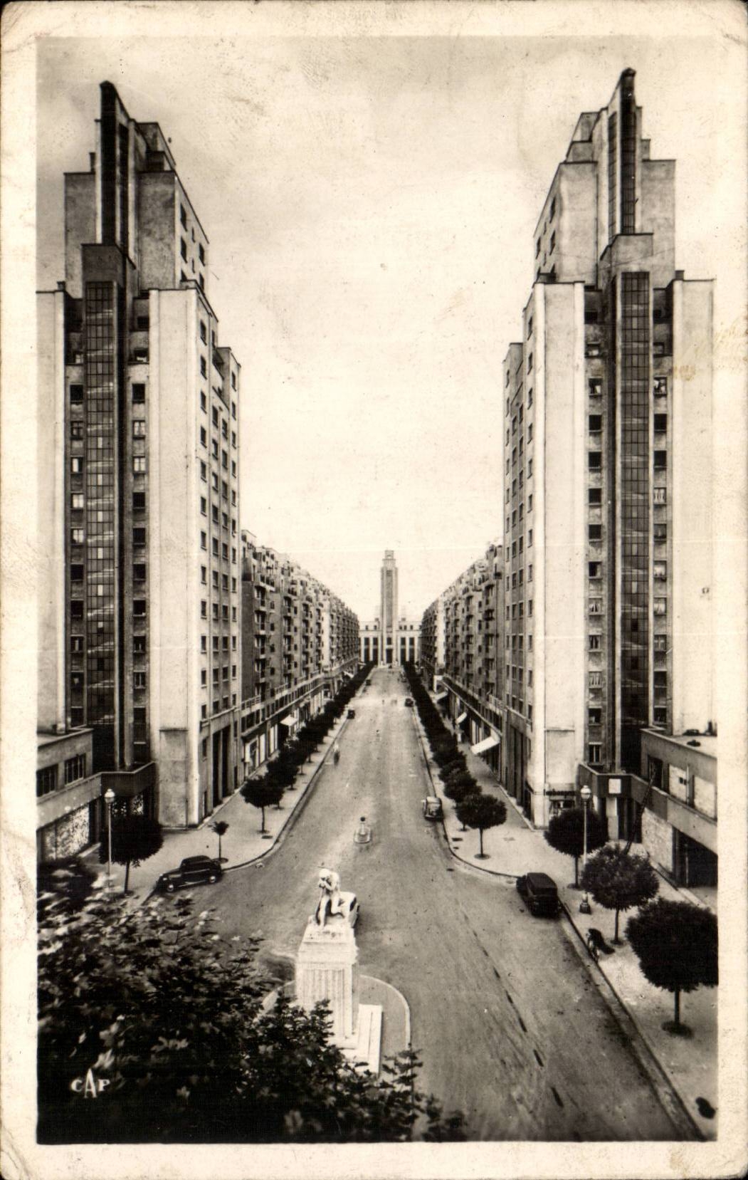 CPSM Villeurbanne Lyon scrapes Them sky Avenue Henri Barbusse and Town hall