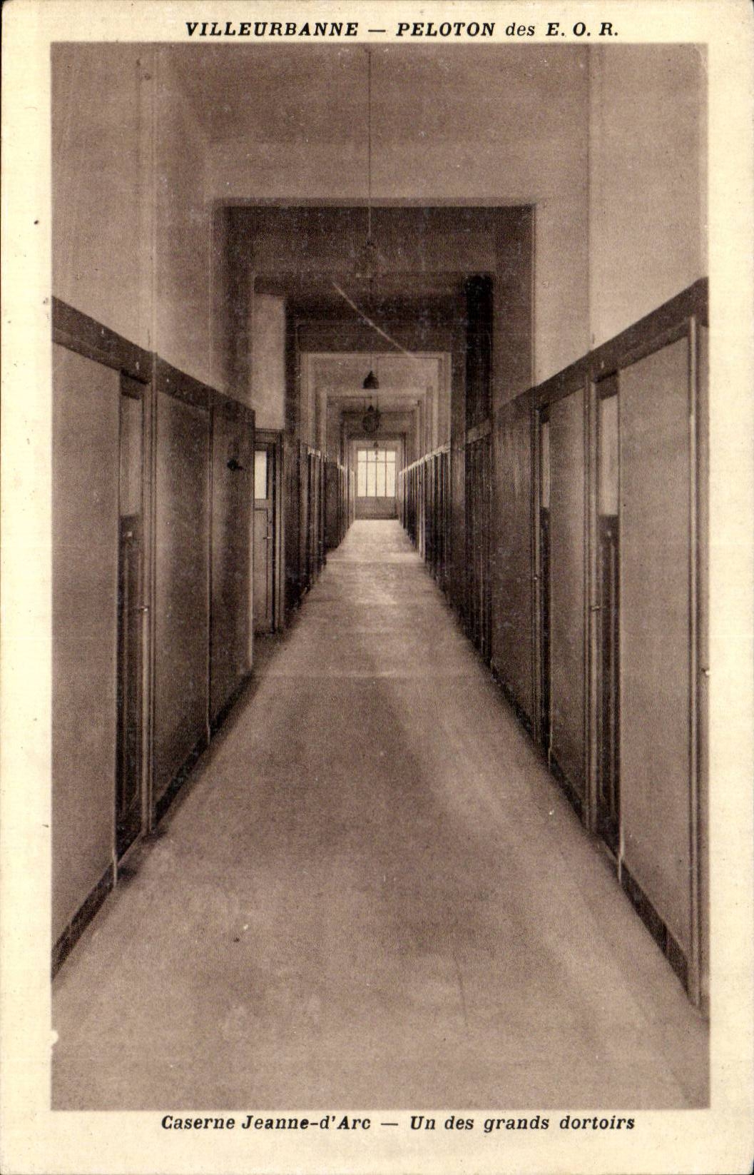 Villeurbanne CPA Group of the EOR Jeanne Barracks of arc One of the garnds dormitories