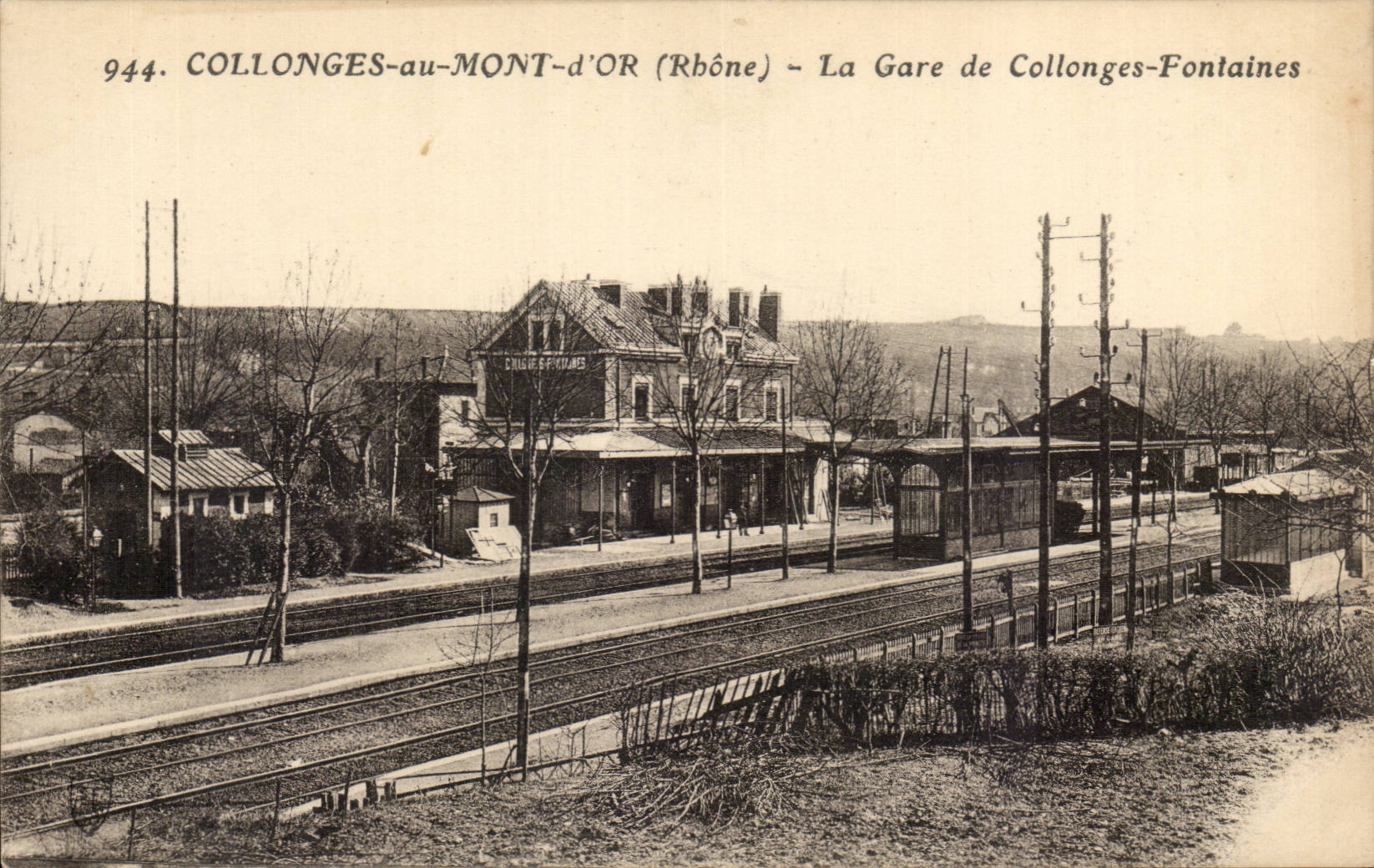 Collonges with the gold CPA Mount Train station of Collonges Fountains