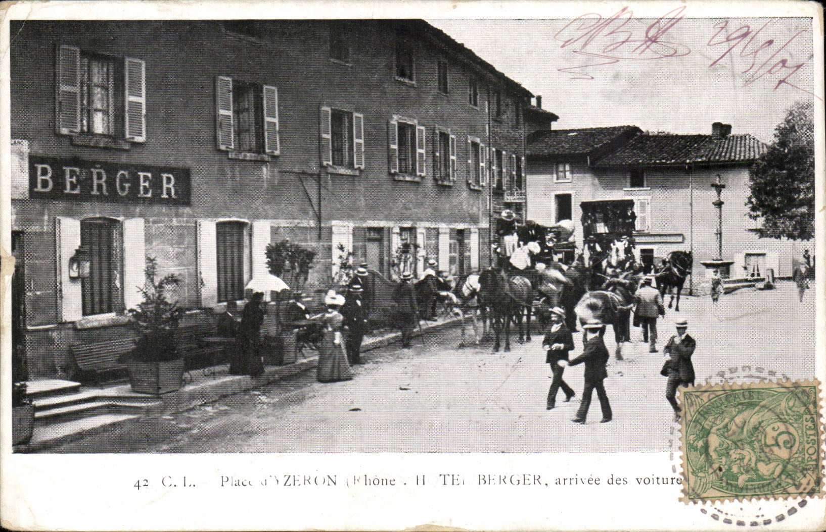 CPA Places of Yzeron Arrivee of the cars