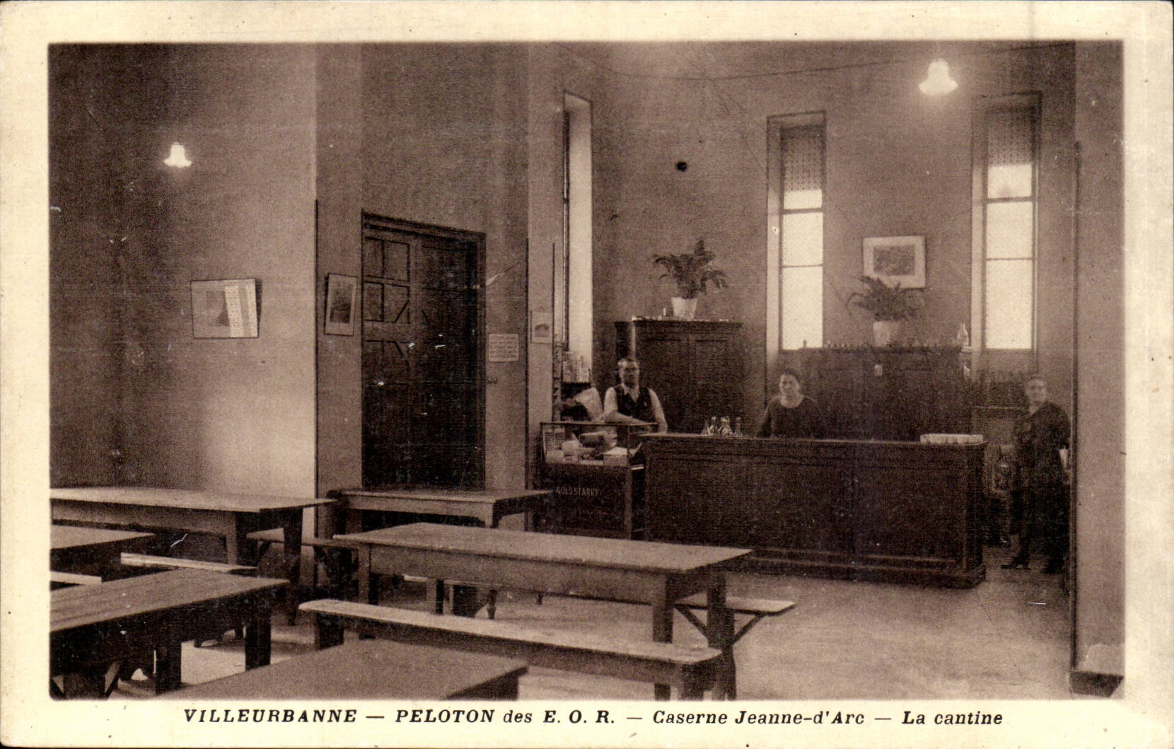 Villeurbanne CPA Group of the EOR Jeanne Barracks of arc the canteen