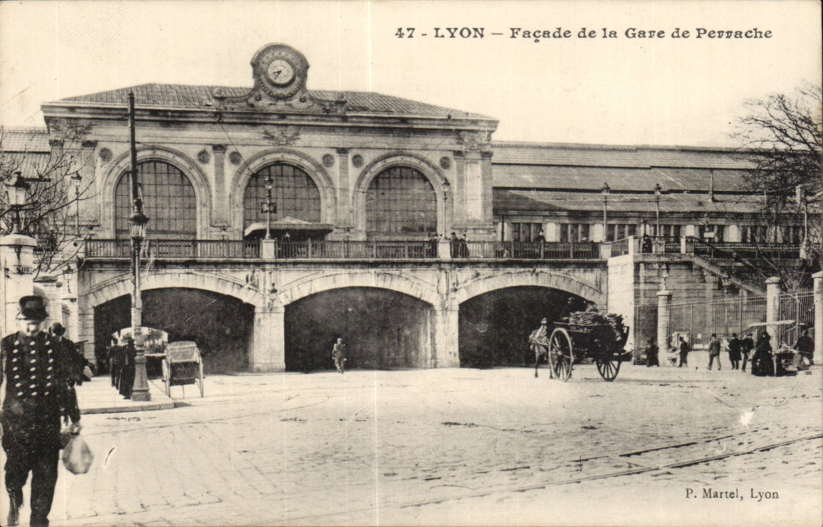 Lyon CPA Frontage of the station of Perrache