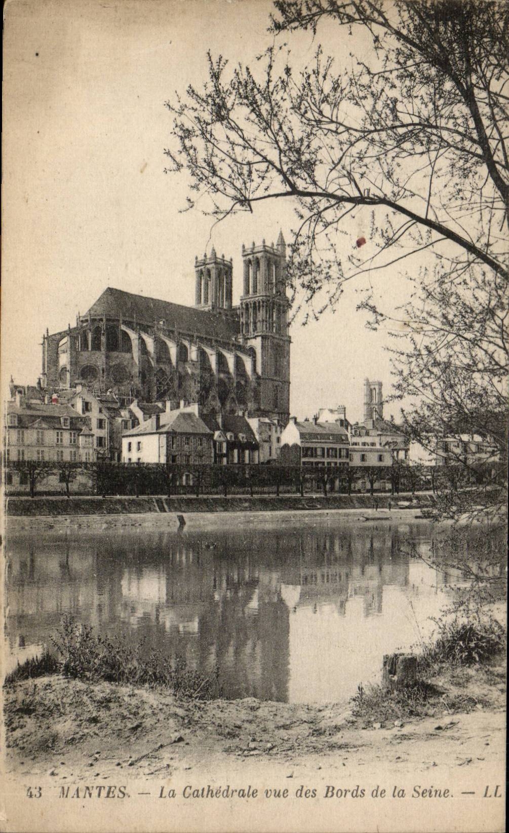 Mantes CPA the cathedral seen of the Edges of the Seine