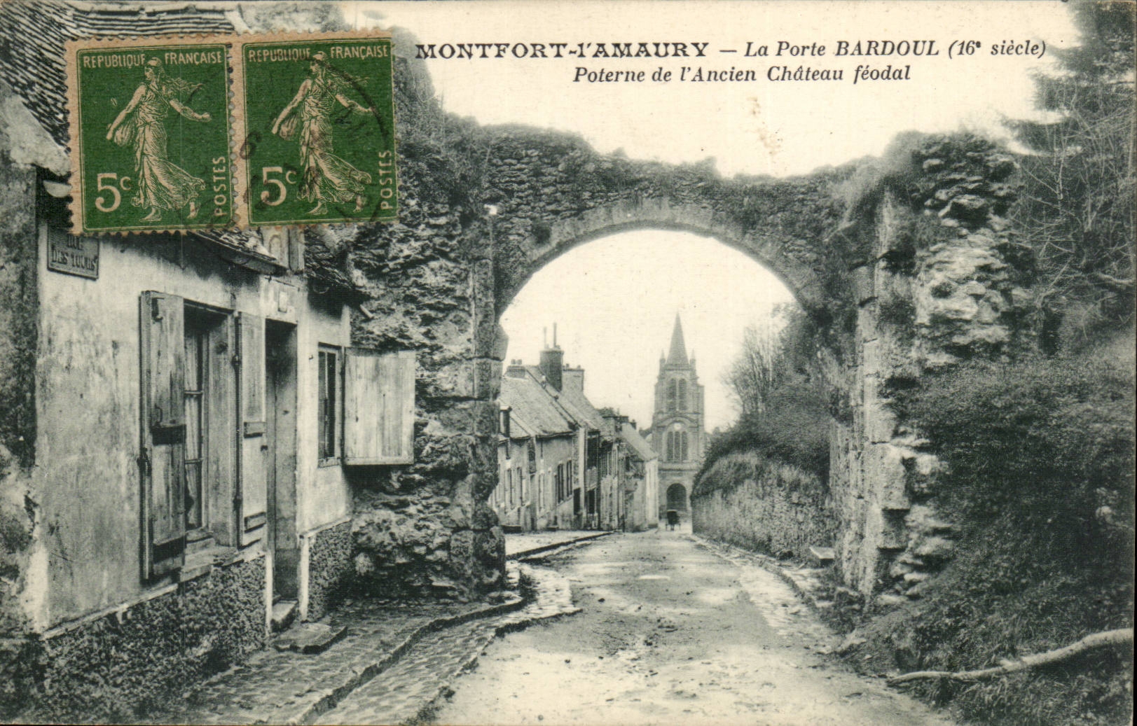 CPA Montfort the amaury the door Bardoul Postern of the old feudal castle