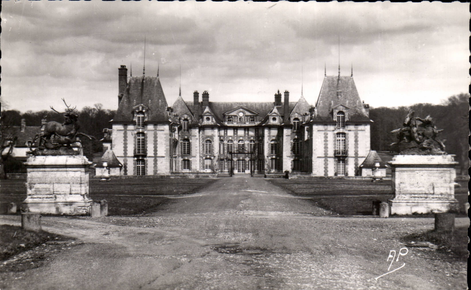 CPA Castle of Large Wood the principal frontage