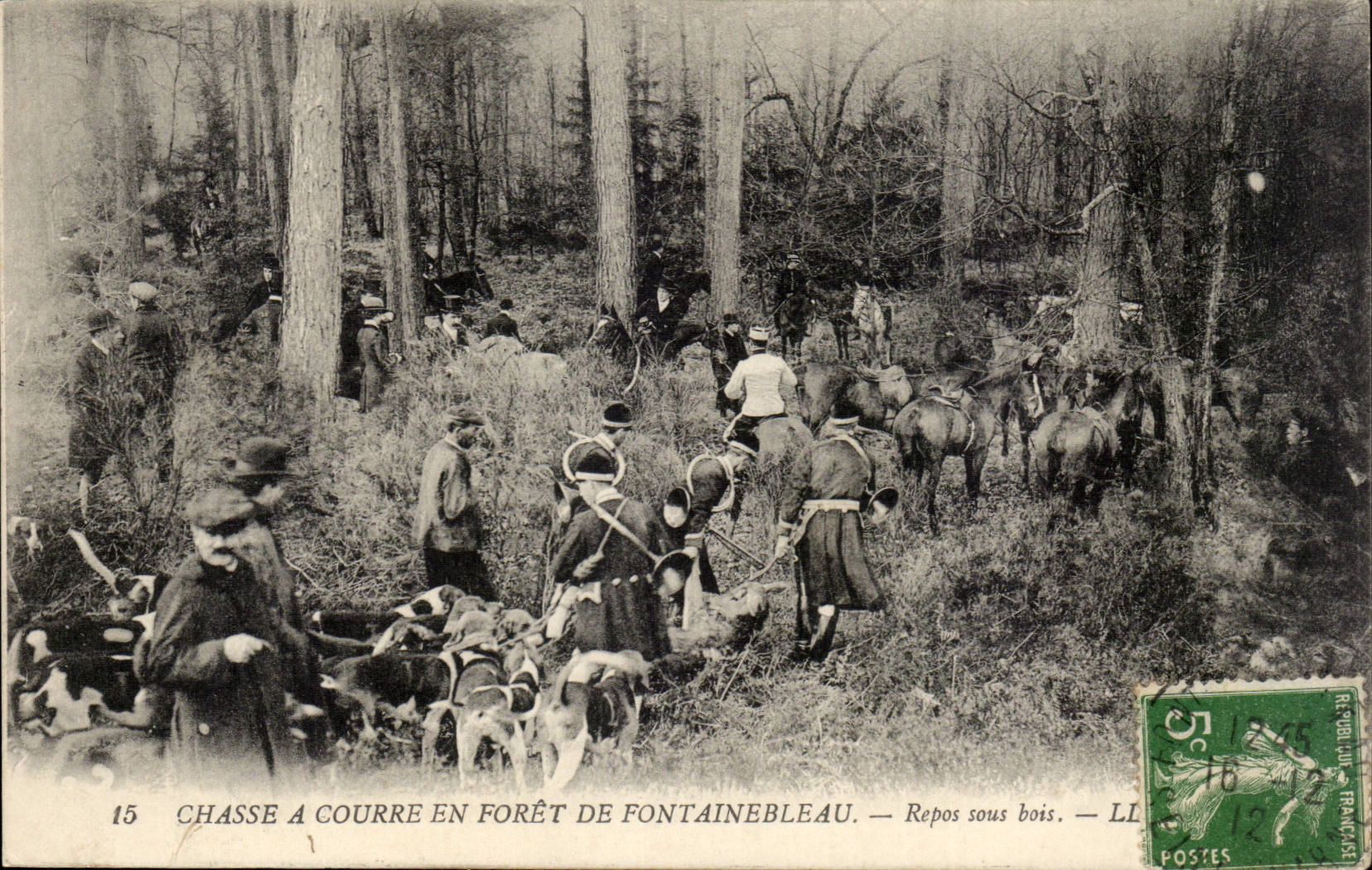 CPA Hunt out of drill of Fontainebleau Rest under wood (dogs dog dogs)