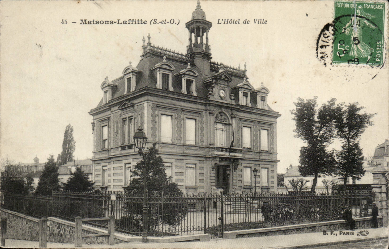 Houses Laffitte CPA the town hall