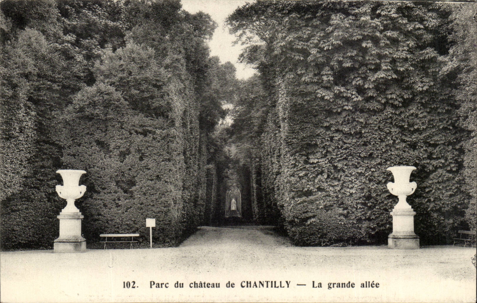 CPA Park of the castle of Chantilly the large alley