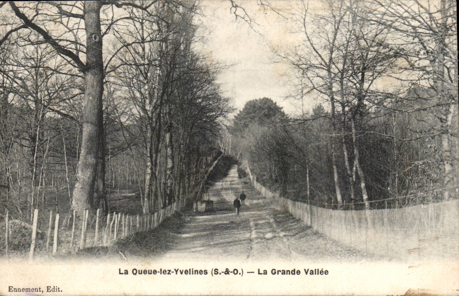 The Tail lez Yvelines CPA the large alley