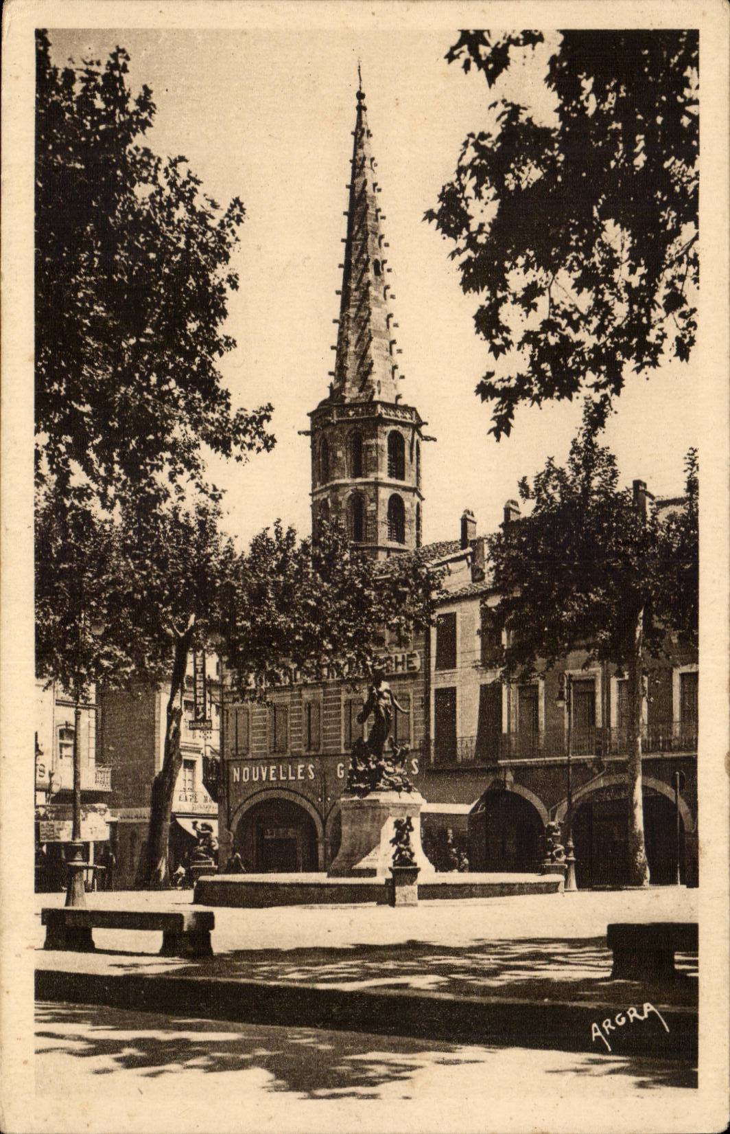 CPA Limoux Places Republic and the bell-tower Saint Martin