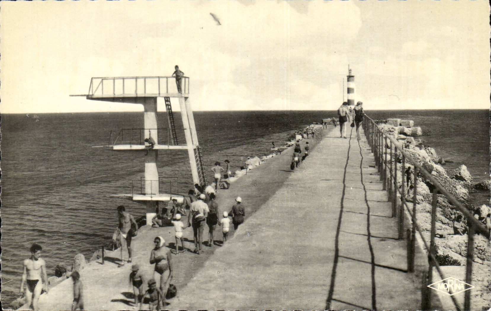 La Nouvelle CPA Le plongeoir et la jetee (lighthouse)
