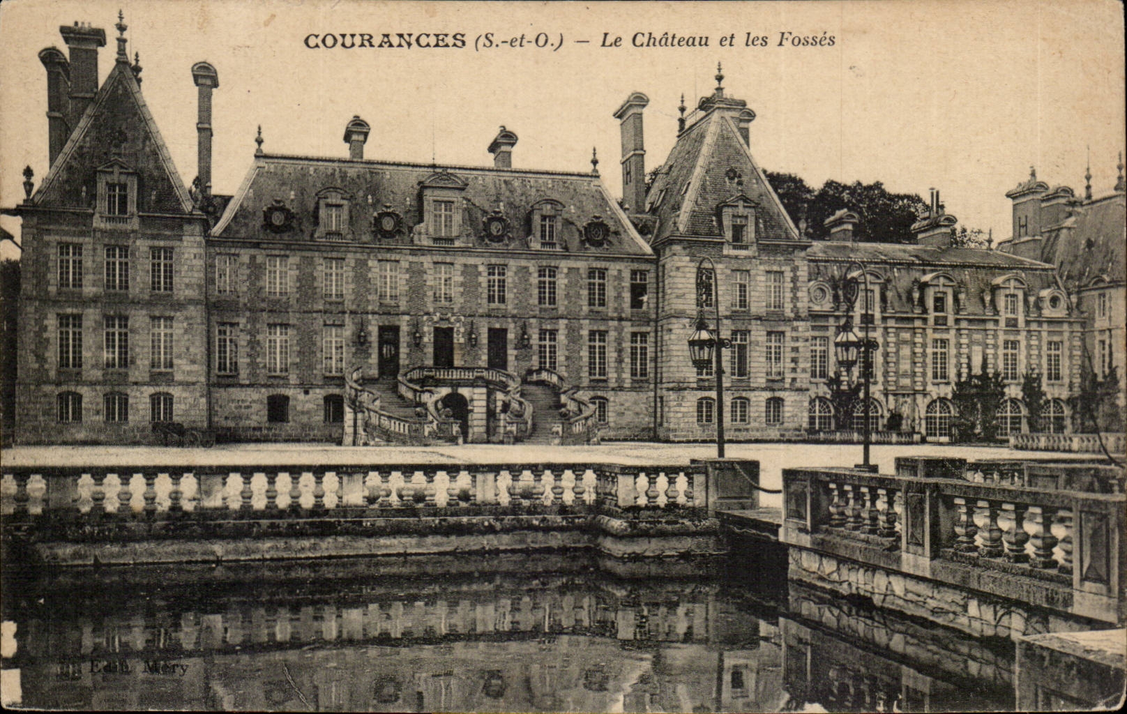 Couranges CPA Le chaetau et les Fosses