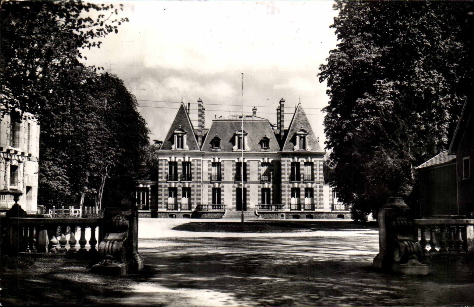 CPA Ecole nationale des cadres Jeunesse CCOS Chateau de la Boissiere Bouray sur Juine