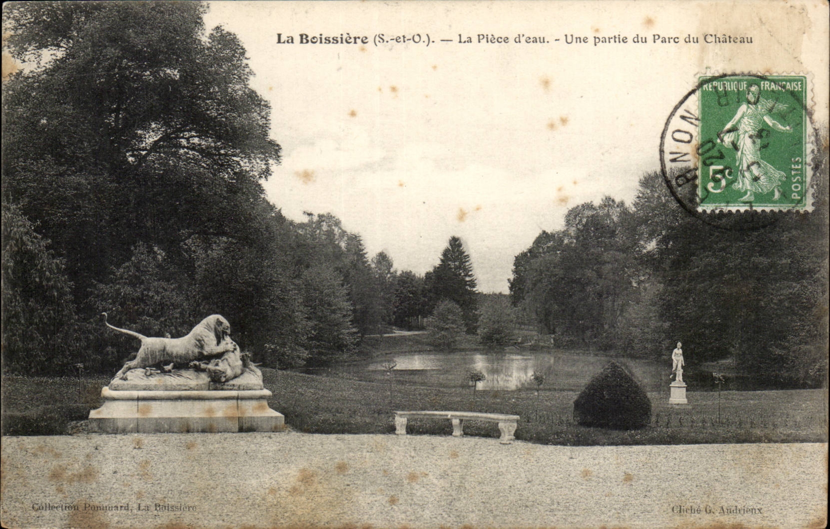 La Boissiere CPA La piece d'eau Une partie du parc du chateau