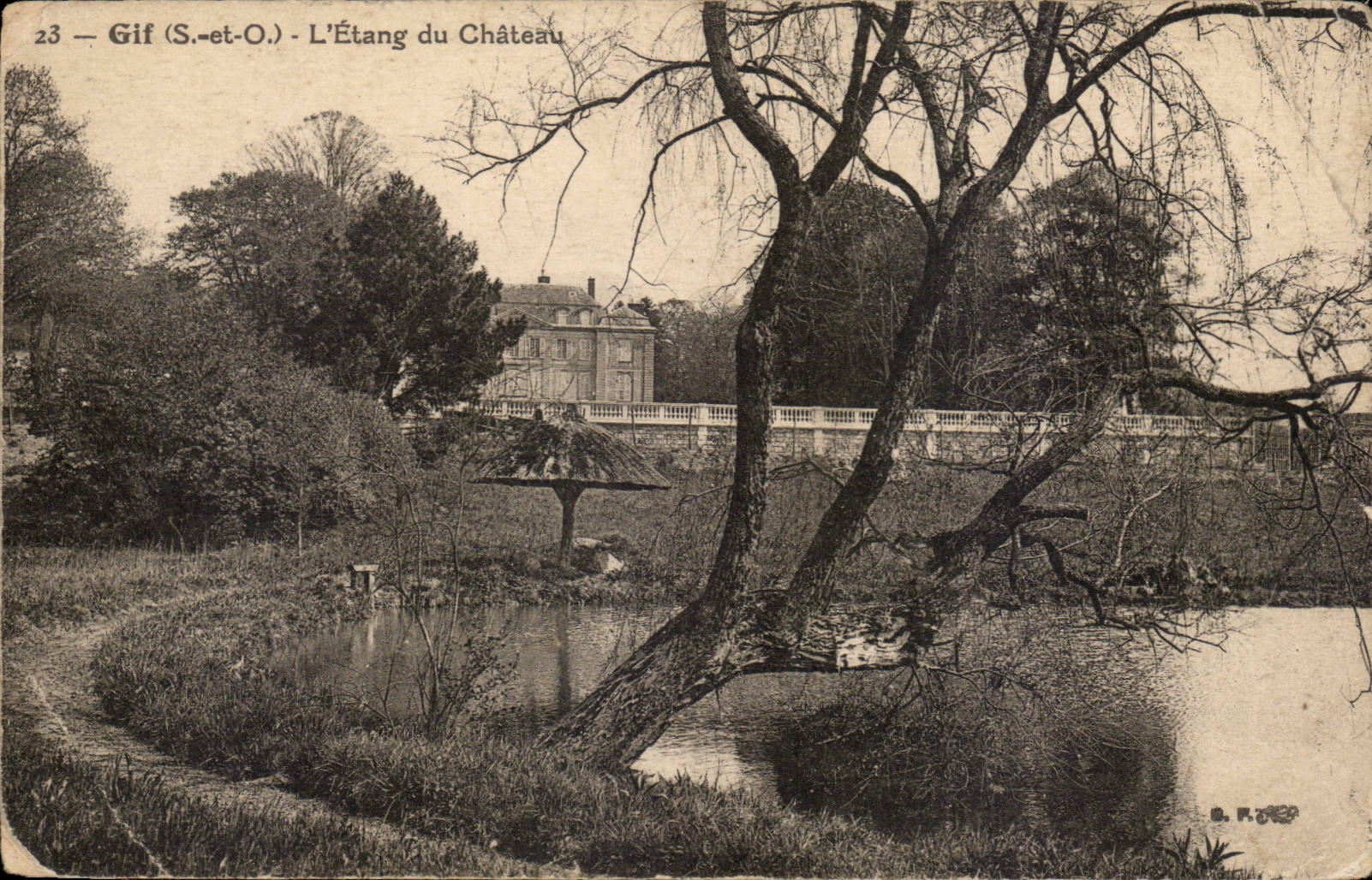 GIF CPA the pond of the castle