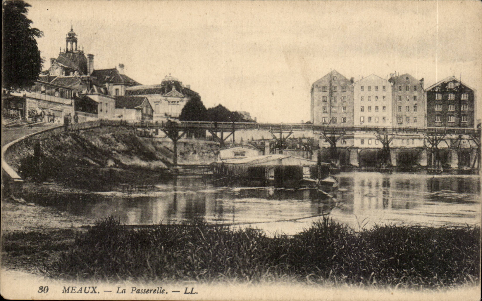 CPA Meaux the footbridge