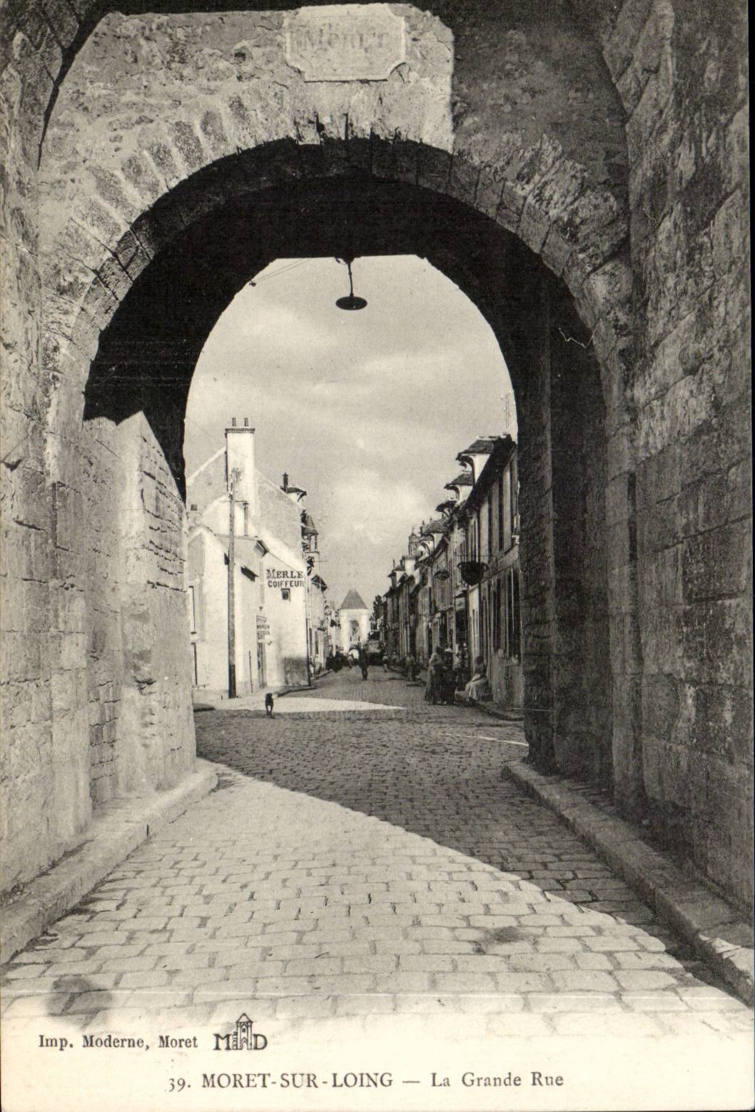 CPA Moret sur Loing La grande rue