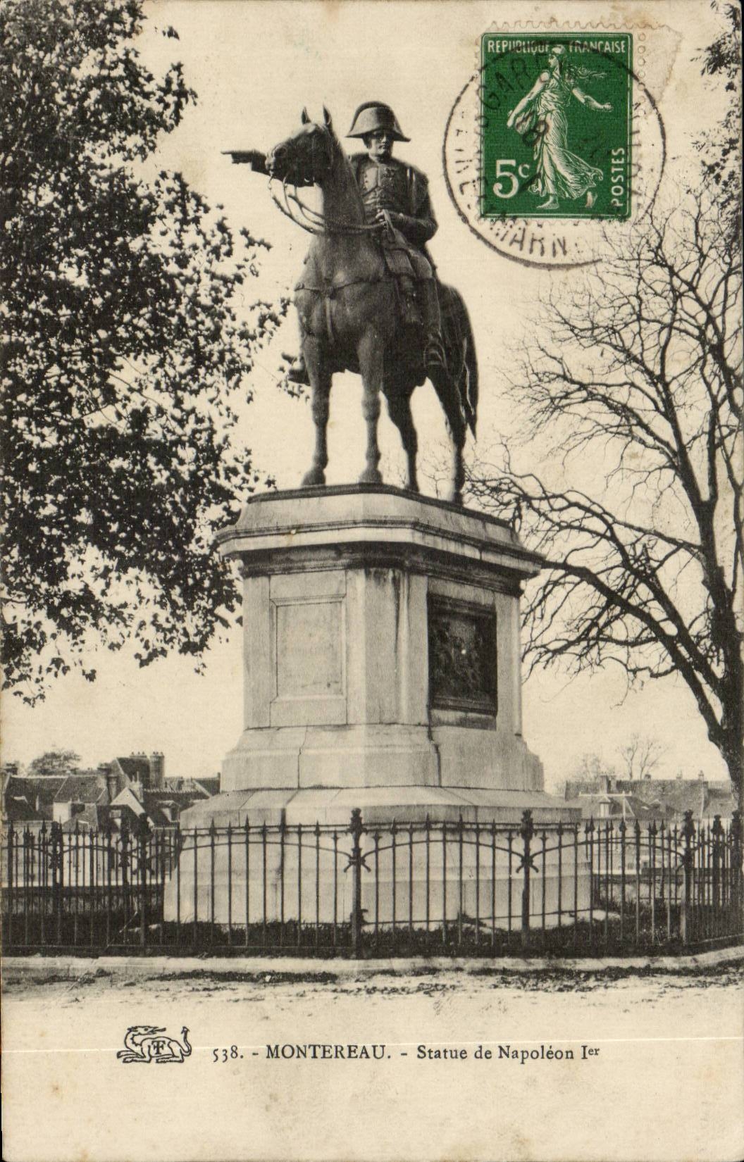 CPA Montereau Statue of Napoleon 1st