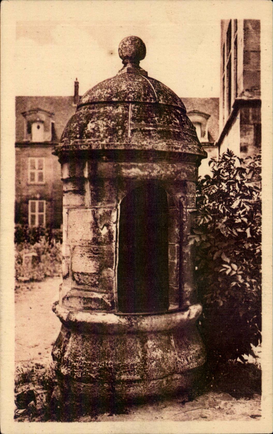 Meaux CPA Court of old the eveche Old well