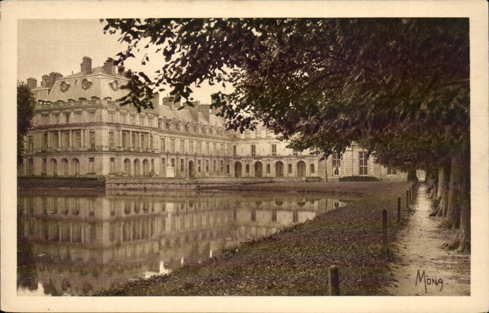 Palate of Fontainebleau CPA Palate and pond