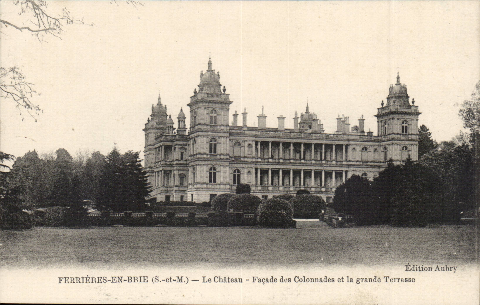Tool bags in Brie CPA the castle Frontage of the colonnades and the large terrace