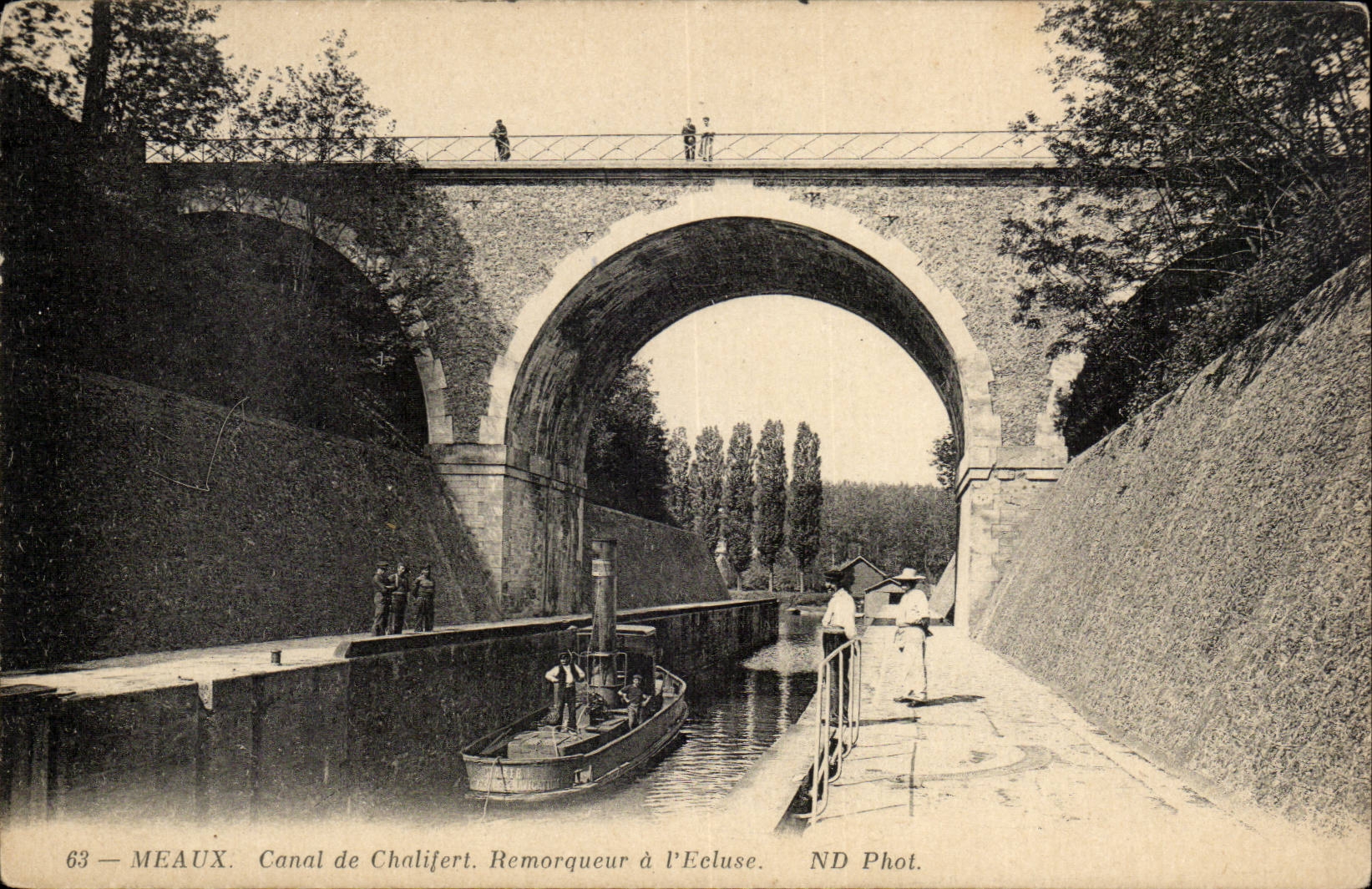 Meaux CPA Canal of Chalifert Tug boat to the church