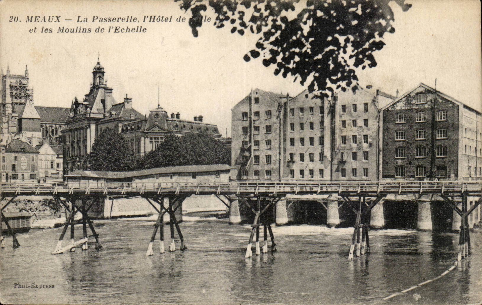 Meaux CPA the footbridge the town hall and mills of the scale