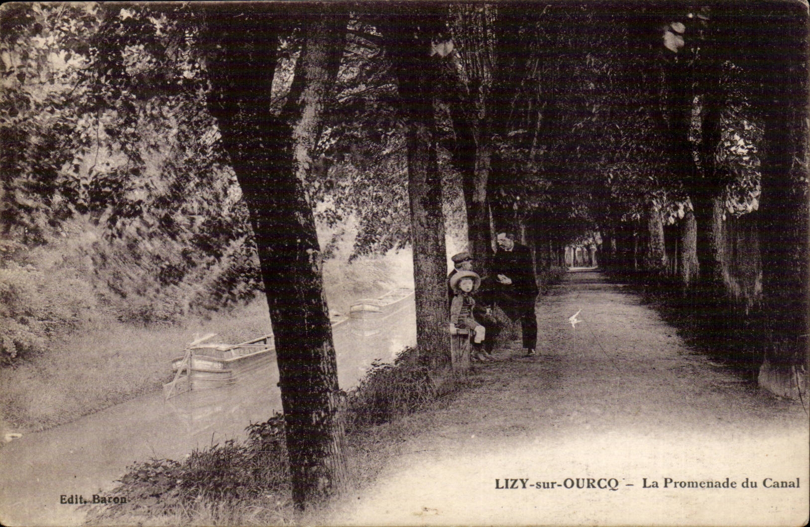 Liy on Ourcq CPA the walk of the canal