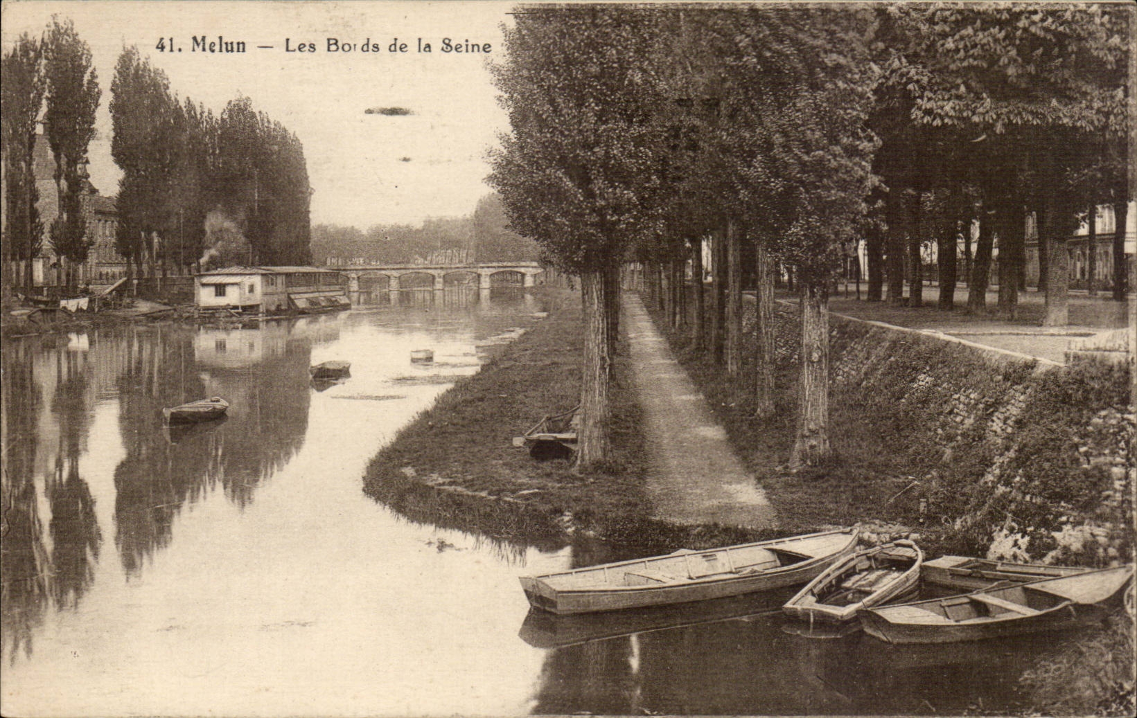 Melun CPA bors of the Seine