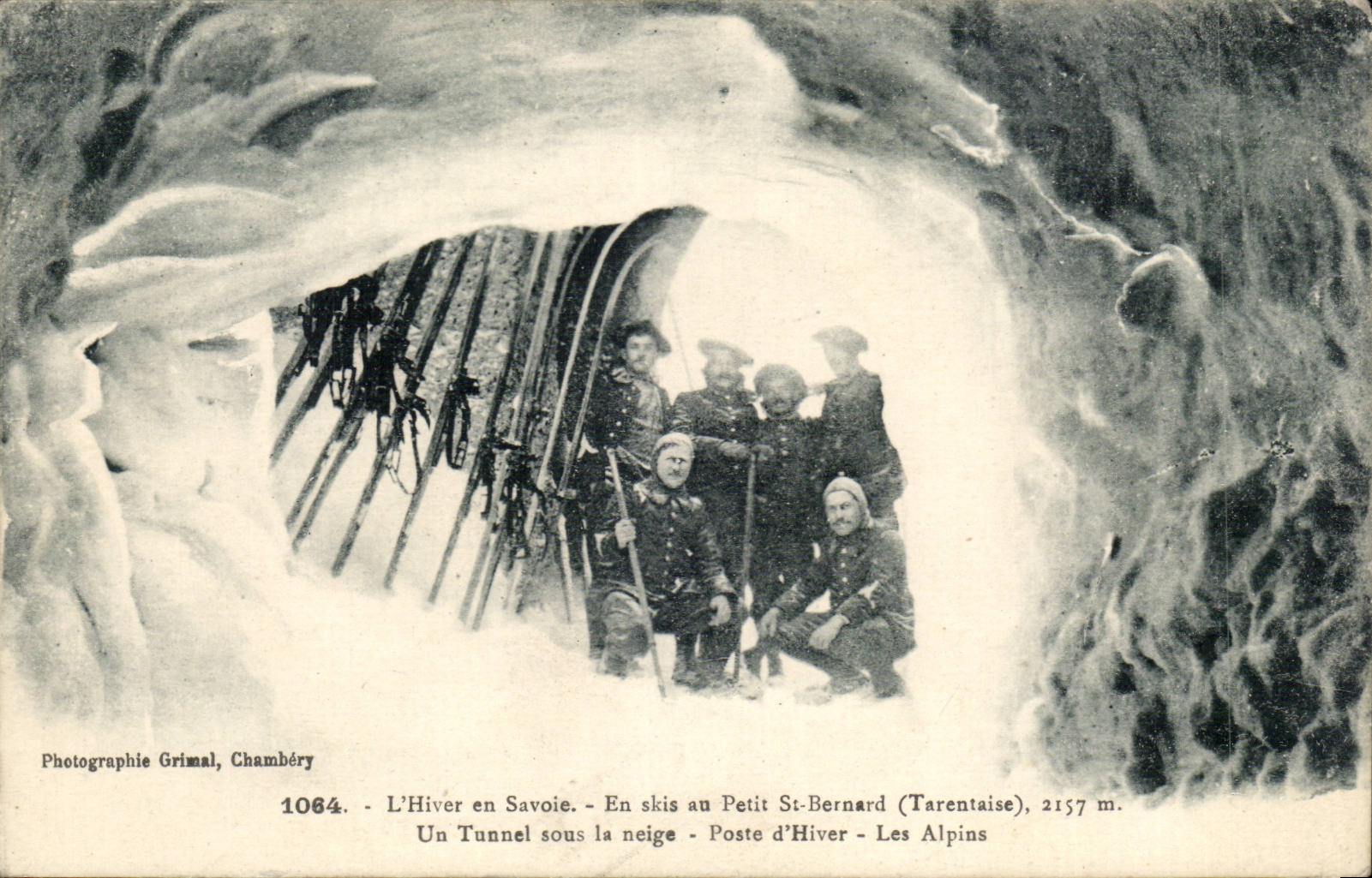 CPA the winter in Savoy In skis with small St Bernard (Tarentaise) 2157m a tunnel under snow Posts winter the Alpine ones (C