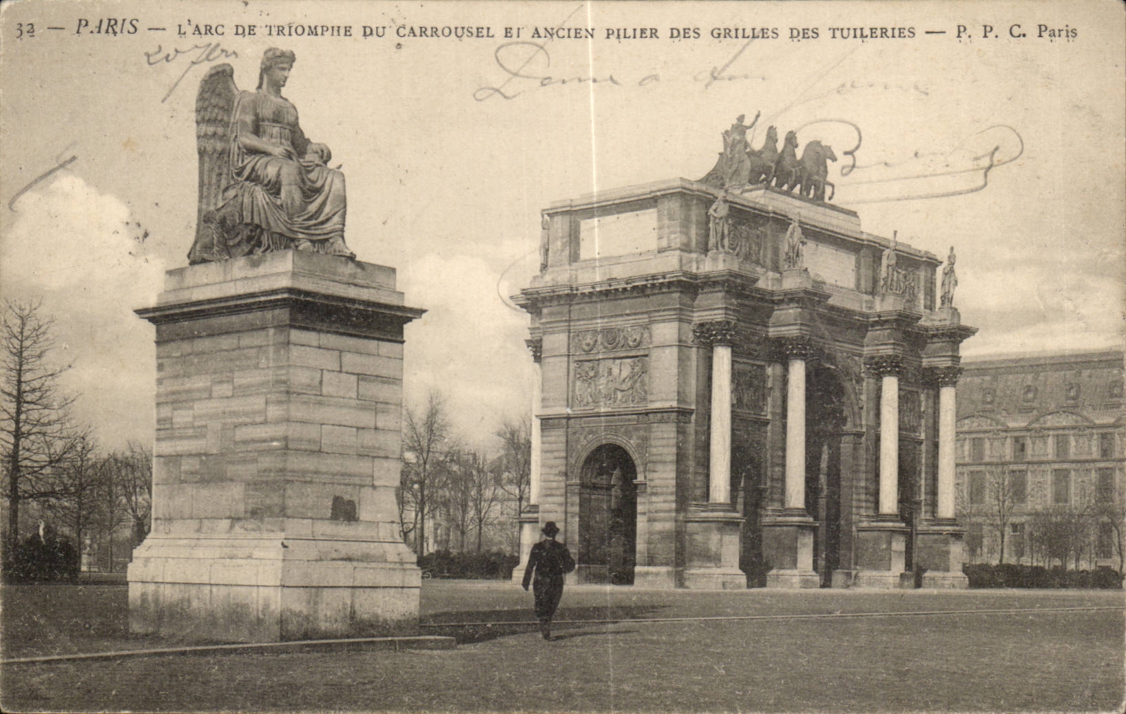 Paris CPA L'arc de triomphe du Carrousel et ancien pilier des grilles des Tuileries