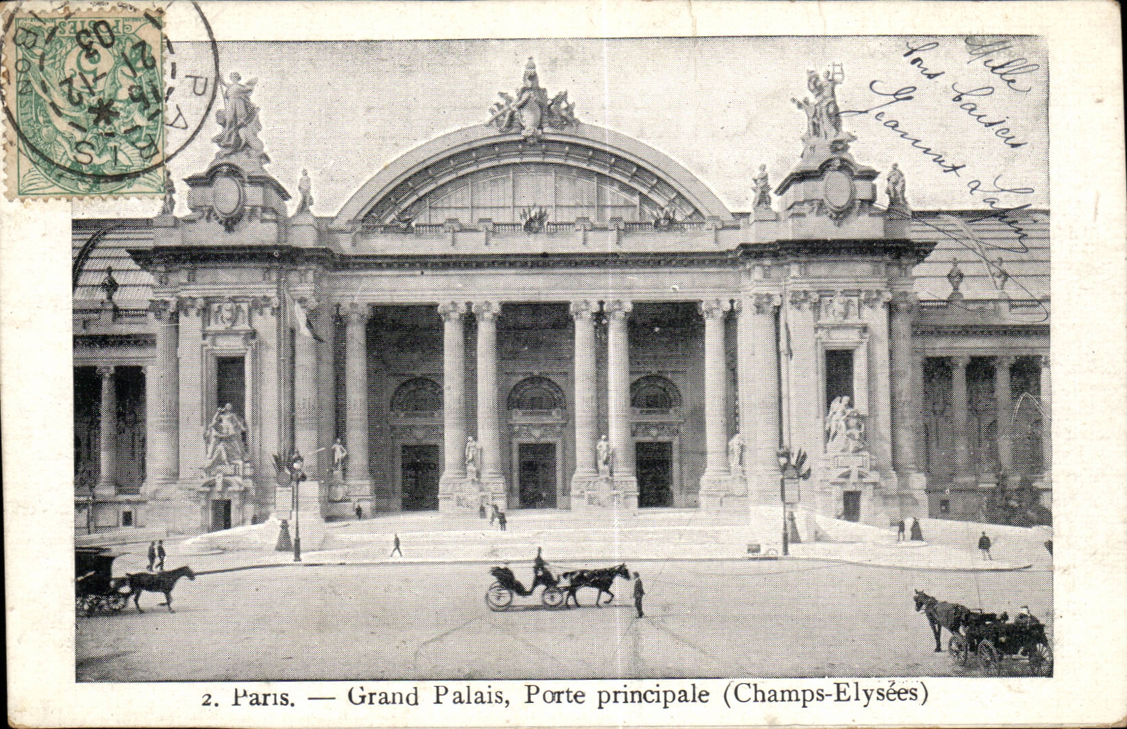 Paris CPA Grand Palais carries principal (Champs Elysees)